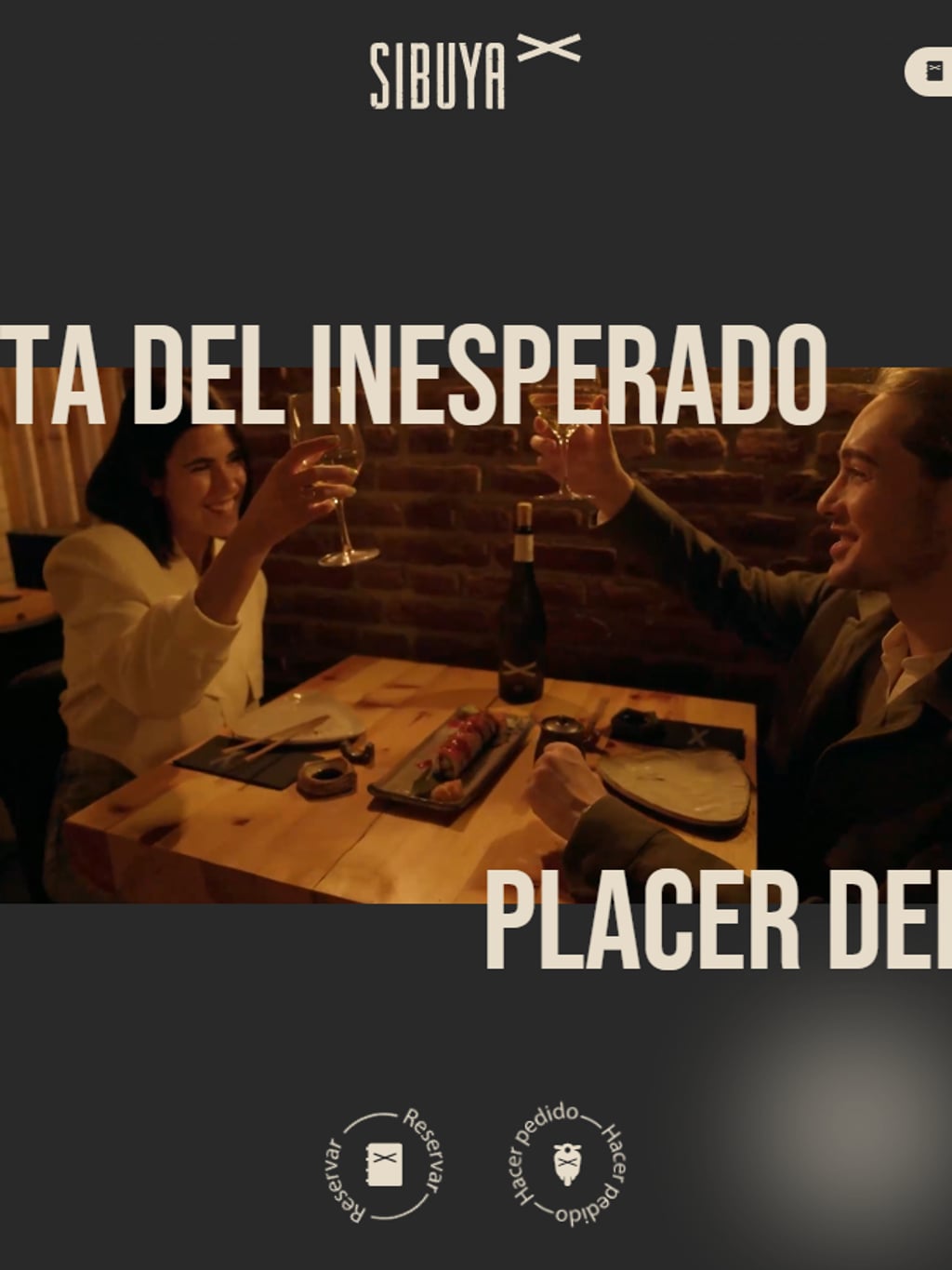Captura de la web de Sibuya Urban Sushi Bar mostrando su hero con pareja disfrutando sushi en ambiente urbano